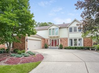 1204 Lisa Cir, Libertyville, IL 60048