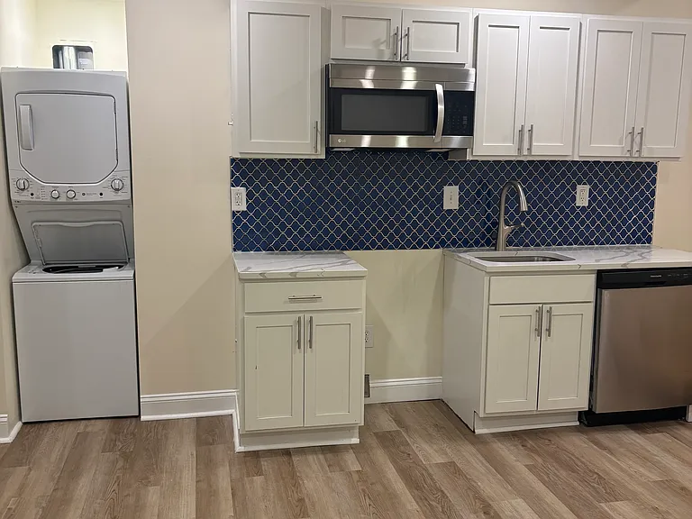 Alexandria Apartments — Photo 38
