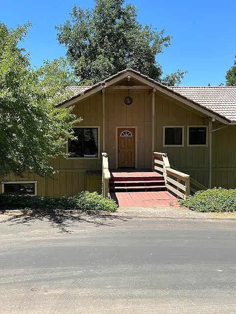 1616 Vine Maple Dr photo 1