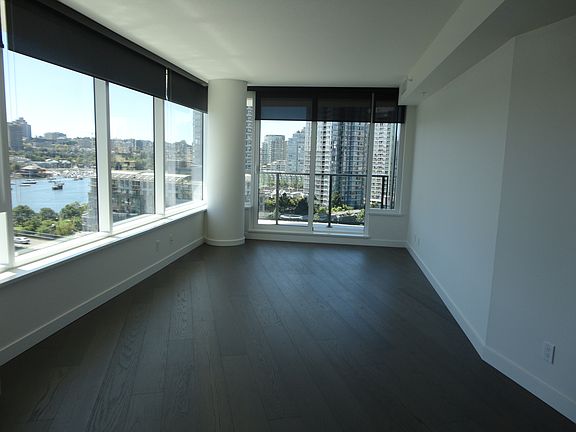 5th image of 68 Smithe St #1209