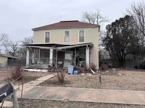 1420 Olive St, Winfield, KS 67156
