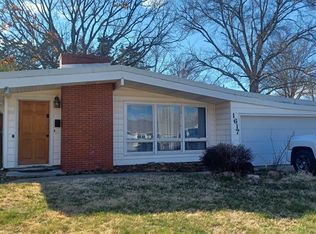 1617 SW Indian Trl, Topeka, KS 66604