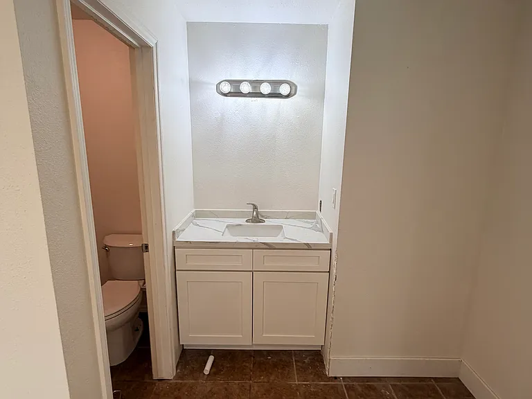 13015 Oak St — Photo 17