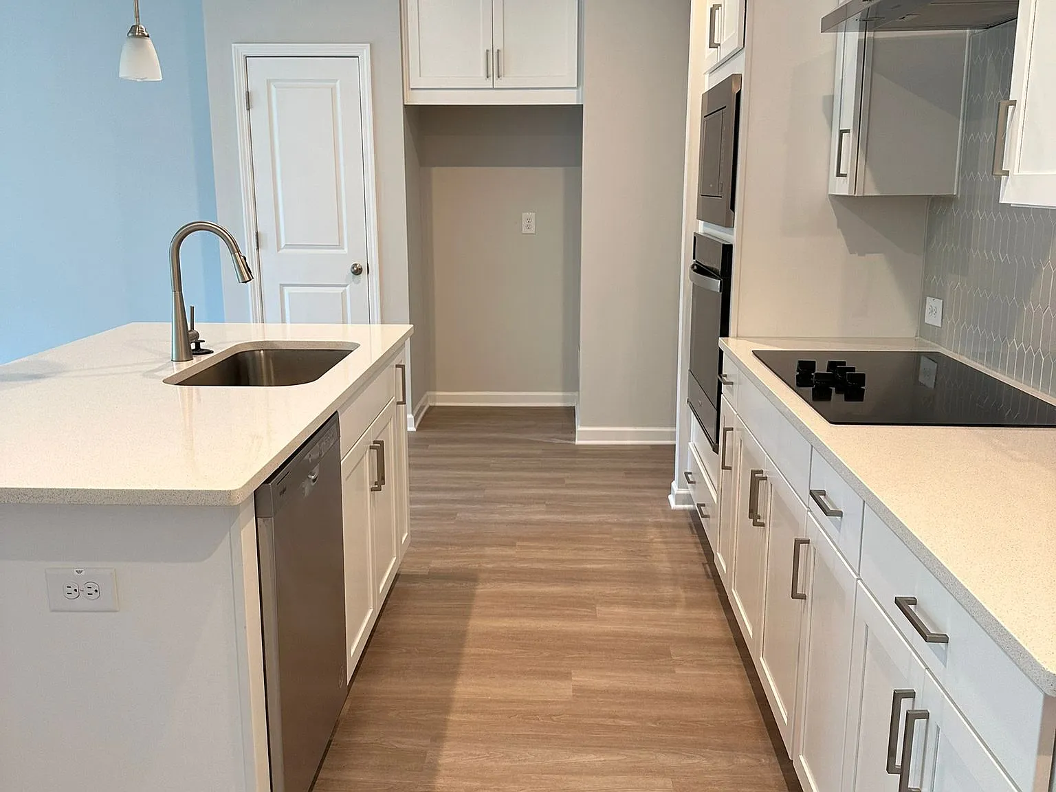 3 bed, 2.5 bath, 1805 sqft, $2,700 — Photo 2