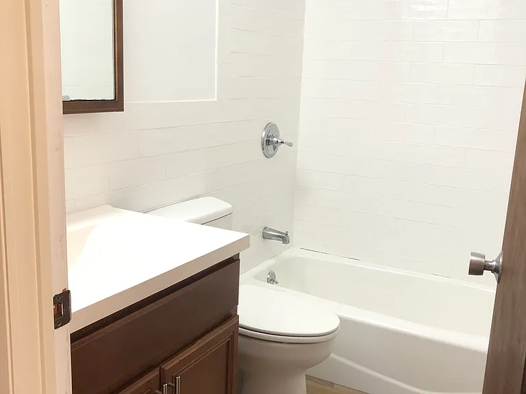 Lexington St Apartments — Photo 35
