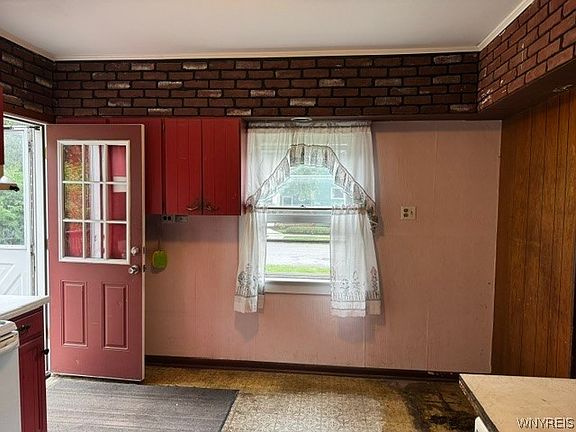 4th image of 73 Pine St