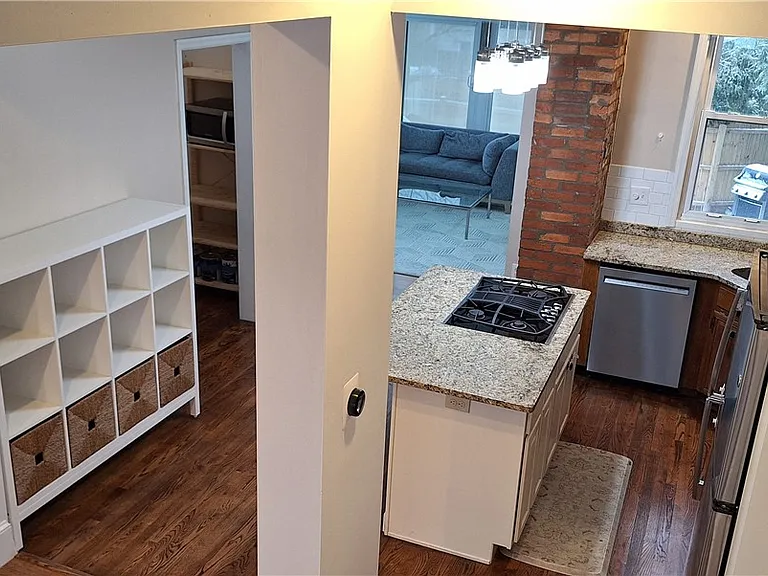 548 S Graham St — Photo 21