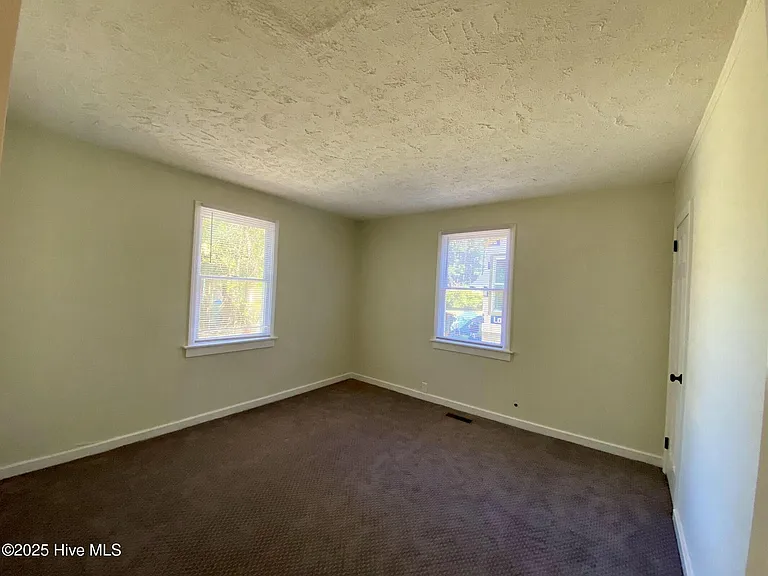 513 W Chapin Rd — Photo 17