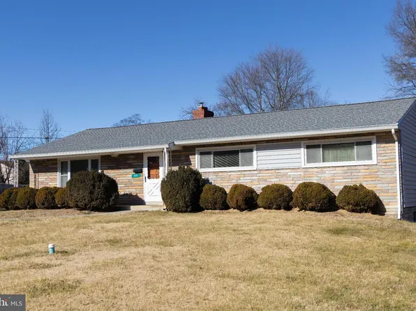 9434 Dubarry Ave, Lanham, MD 20706