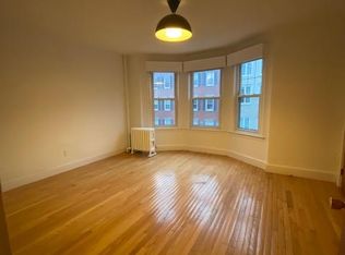 296 Hanover St #3B, Boston, MA 02113