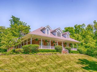 111 Rest Cottage Ln, Pewee Valley, KY 40056