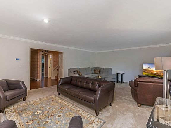 5th image of 141 Flores Pl