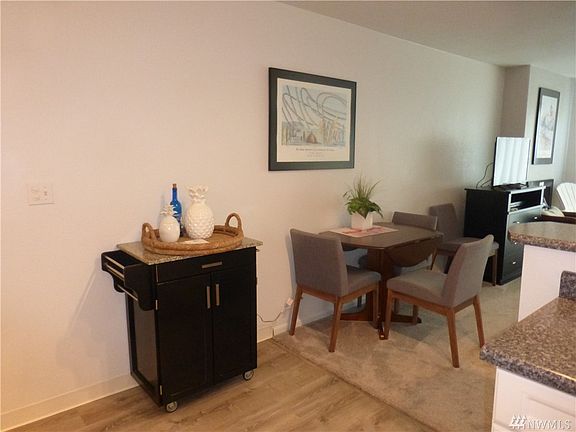 4th image of 304 14th St Nw #317