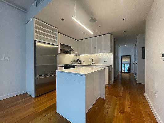 4th image of 436 Albee Sq #21A
