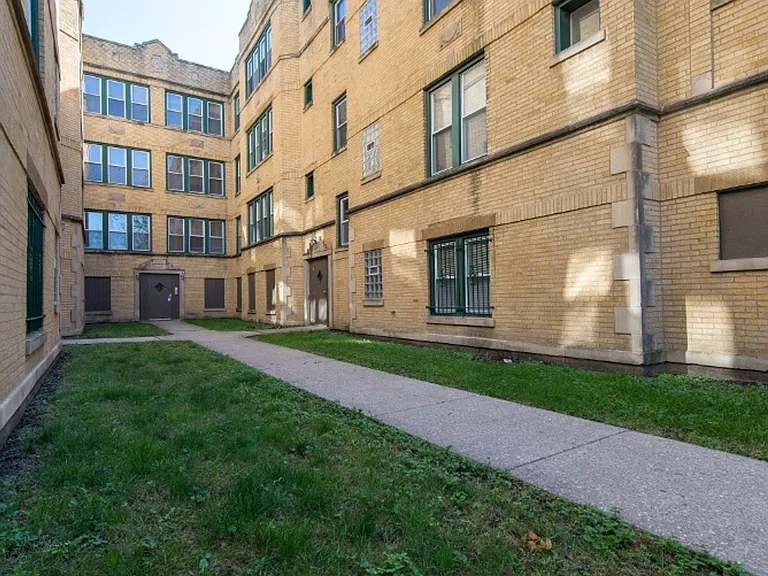 1931 S Homan — Photo 22