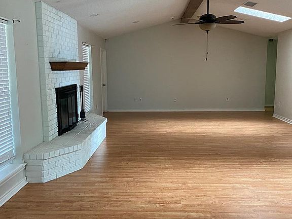 5th image of 1810 Thompson Ave