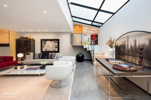 Sold by Sotheby's International Realty | media 32