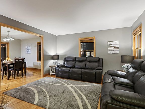 4th image of 301 Ashberry Ct