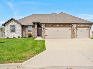 871 E Ozark Jubilee Dr, Nixa, MO 65714