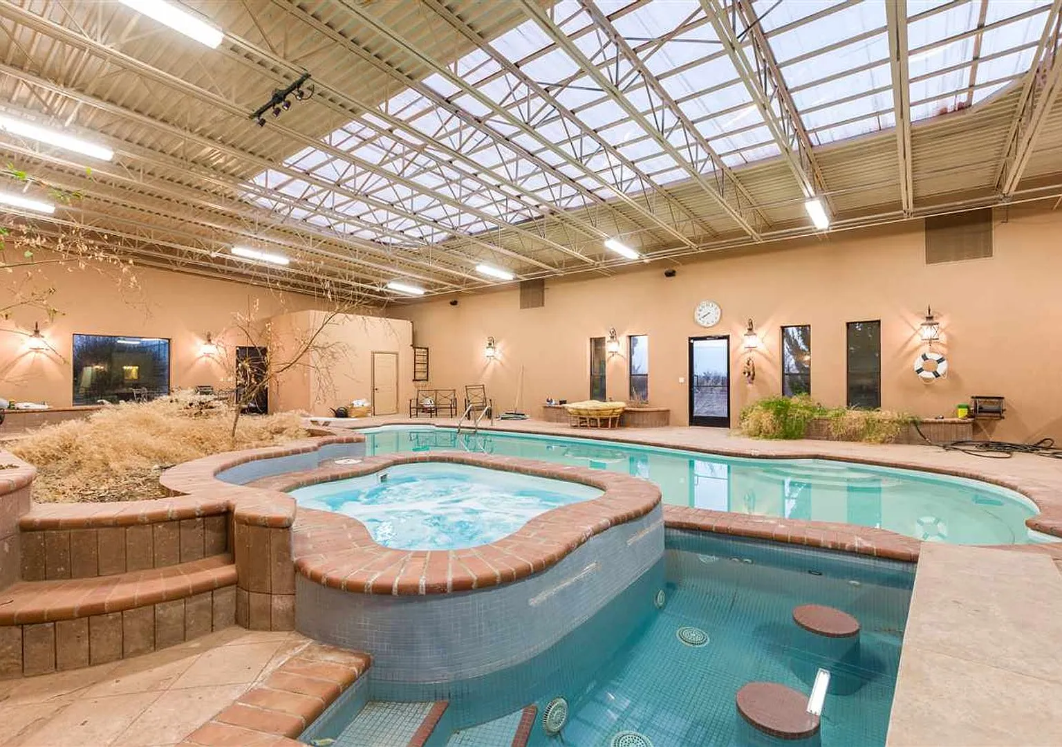 Furnished 5-Bedroom Home with Indoor Pool & Amenities — Photo 1