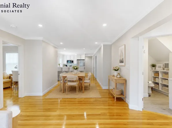 35 Crosby Rd, Chestnut Hill, MA