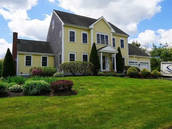 65 Longview Dr, Bridgewater, MA 02324