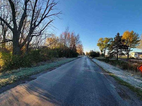 Exterior Neighborhood (street photo)