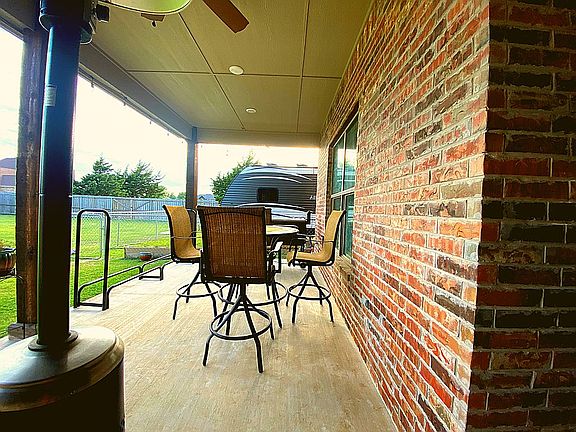 5th image of 307 Westgate Dr