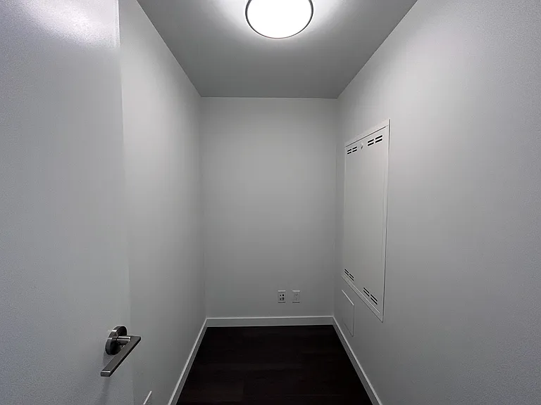 183 Georgia St E — Photo 55