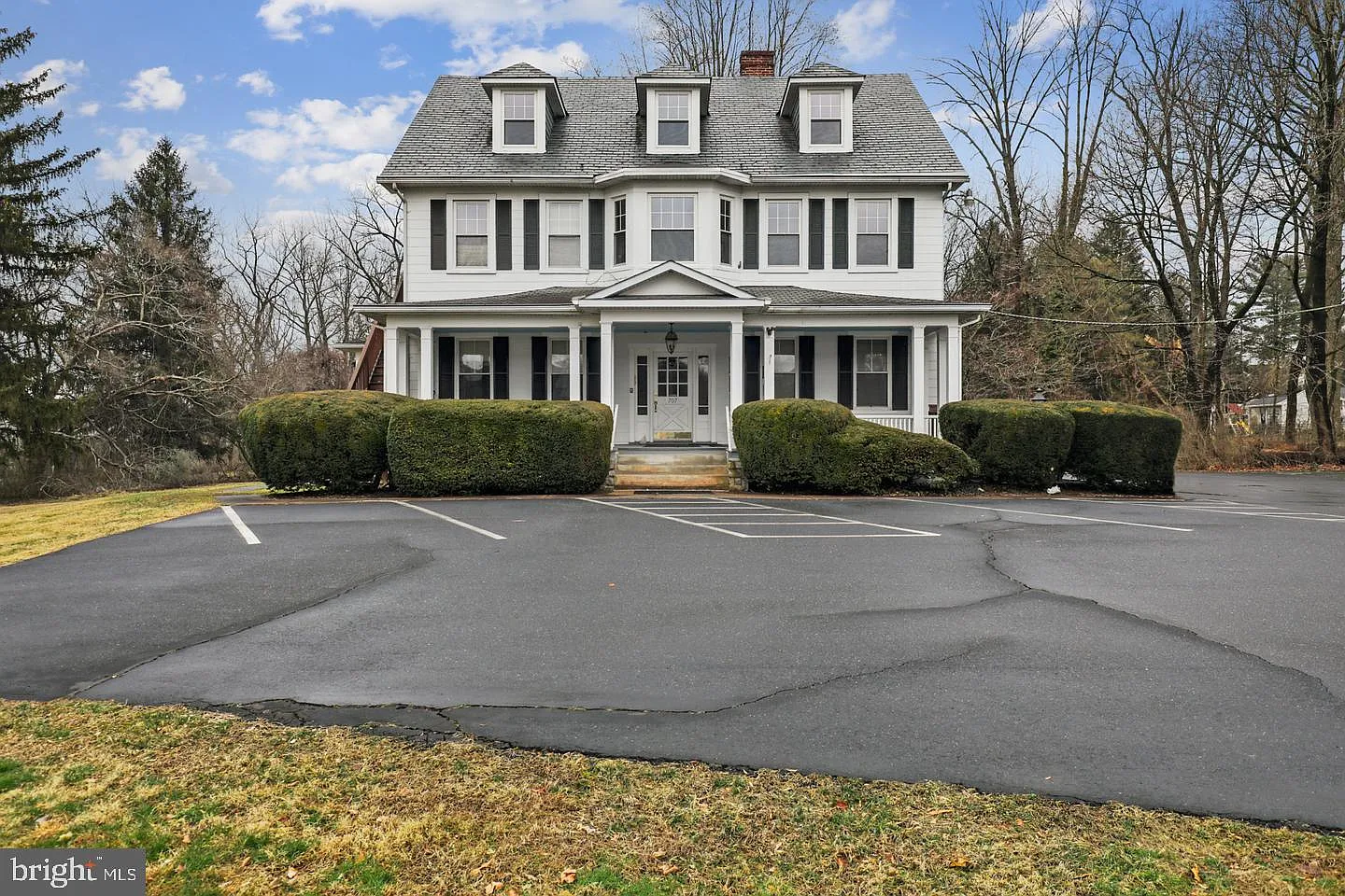 707 N Hickory Ave — Photo 1