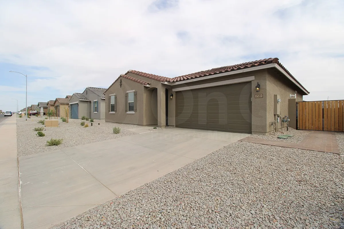 3 bed, 2.0 bath, 1527 sqft, $1,799 — Photo 2