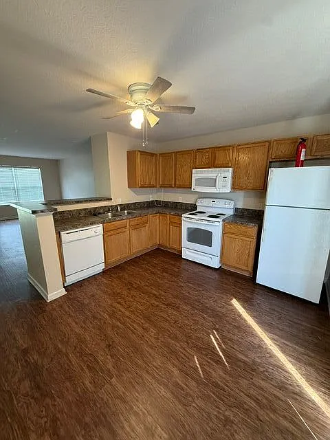 2 bed, 2.5 bath, 1600 sqft, $2,195 — Photo 2