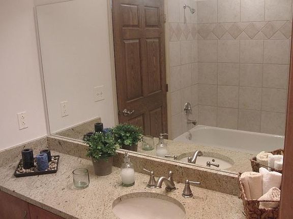 4th image of 346 S High St #301