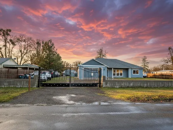 594 W Gregory Rd, Central Pt, OR 97502