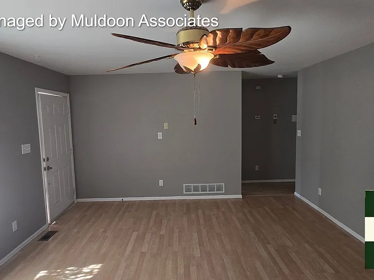220 S Caddoa Dr — Photo 2