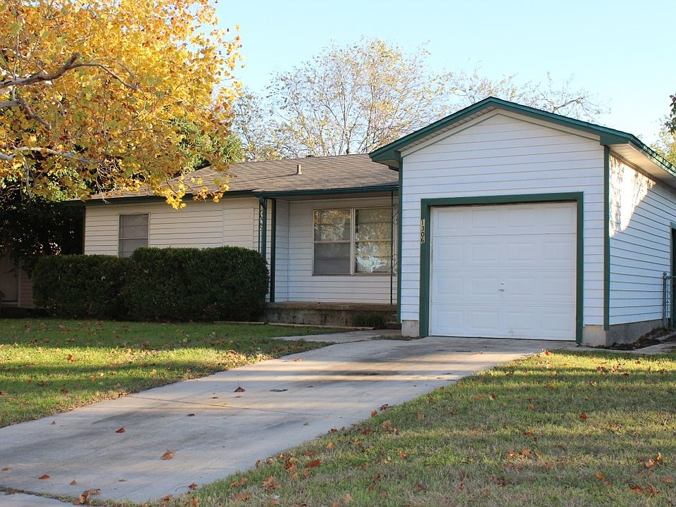 2nd image of 1306 Zephyr Rd