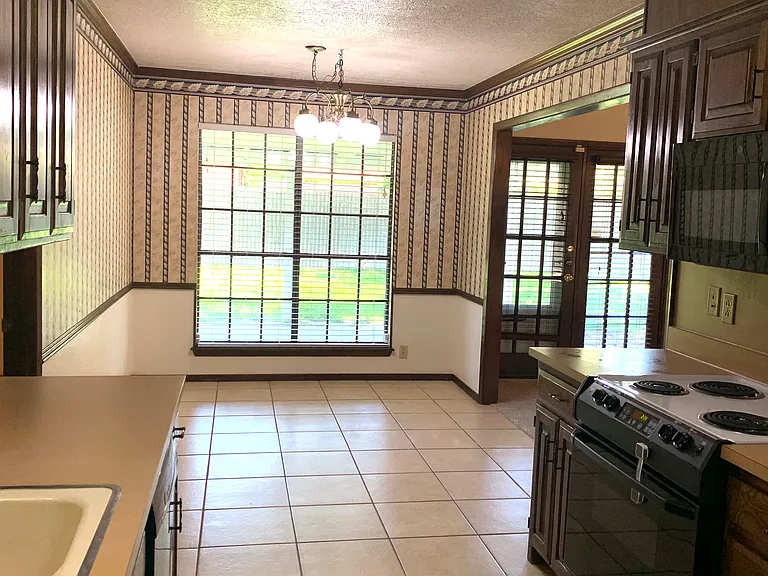 7024 Westbury Dr — Photo 6