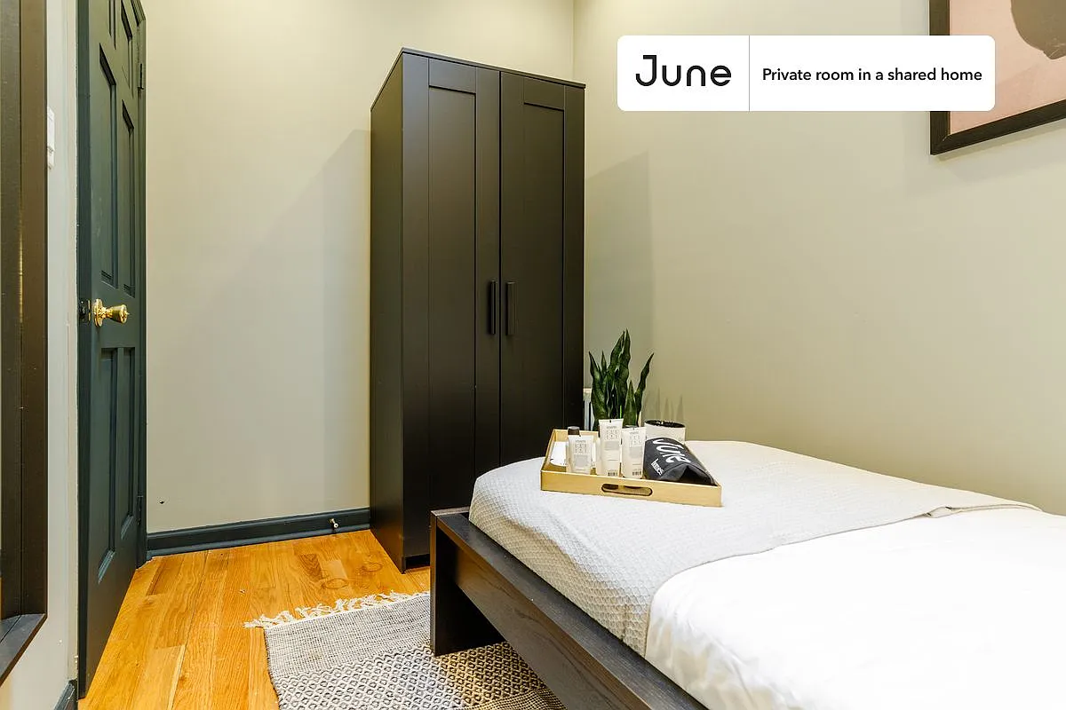 Twin bedroom in 3 bed/1 bath home in Upper East Side #274 B — Photo 2