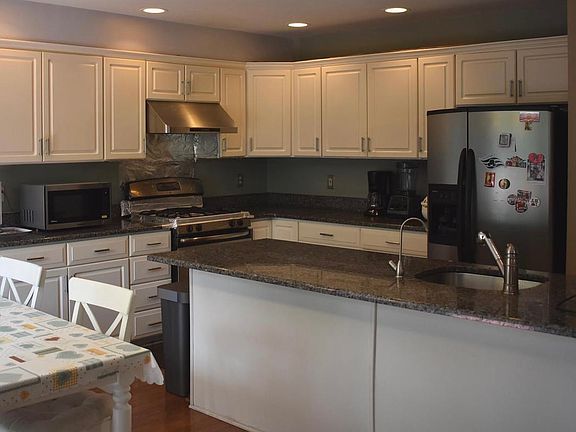3rd image of 150 Canterbury Ln