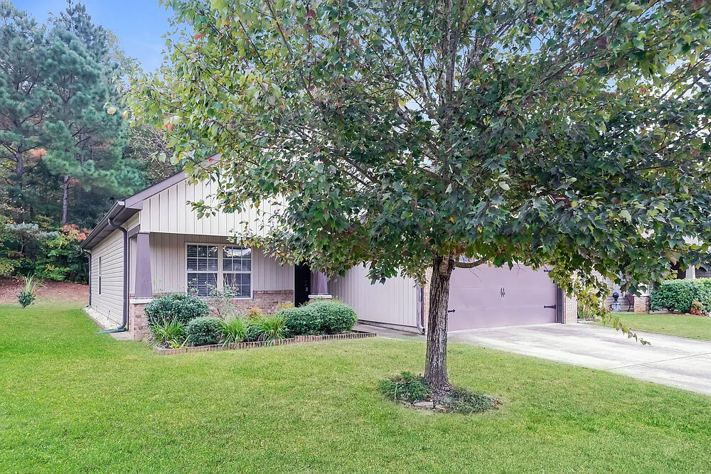 3 bed, 2.0 bath, 1825 sqft, $1,810 — Photo 2