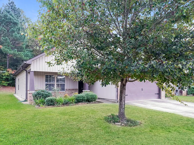 141 Stonebriar Dr — Photo 2