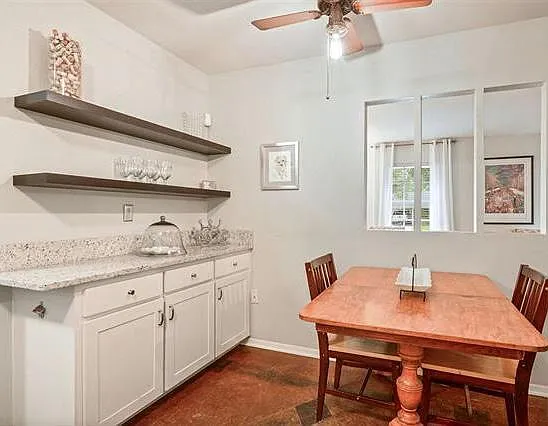 322 Wylie Dr — Photo 3