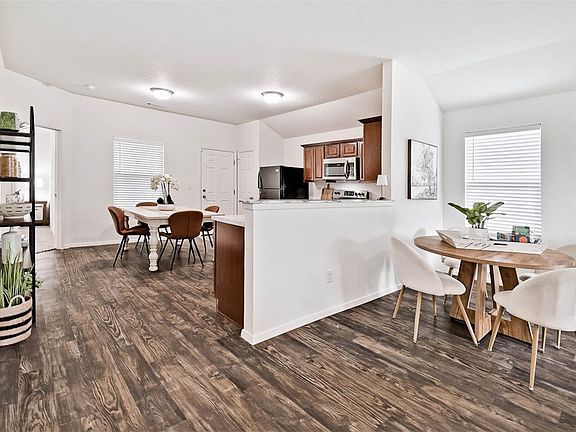 4th image of 7850 Bridgegate Ave