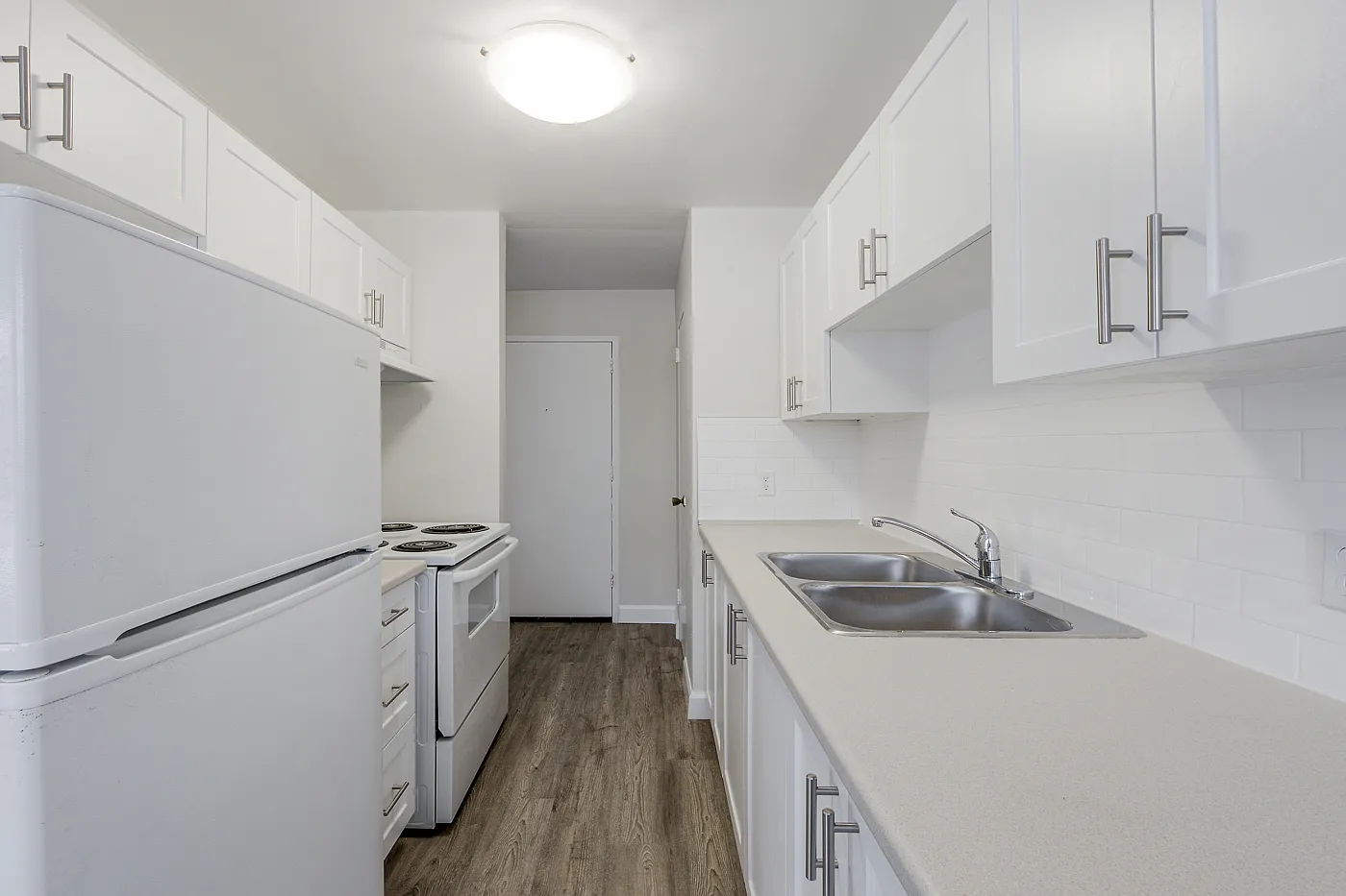 Queenston Apartments — Photo 1
