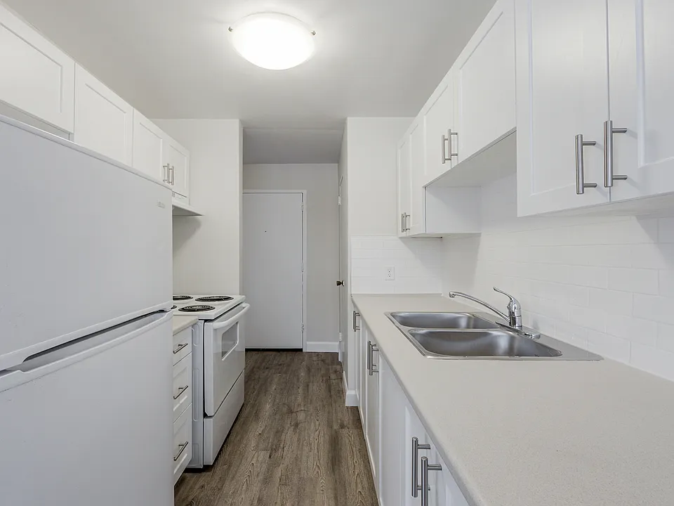 1510 Queenston Rd
