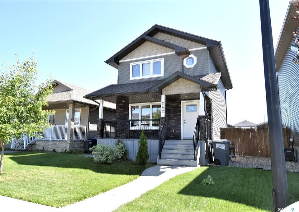 1st image of 242 Geary CRESCENT