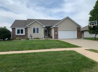 903 Winfield Cir, Sergeant Bluff, IA 51054