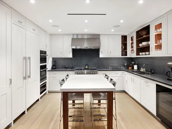 221 W 77th St #6E, New York, NY 10024
