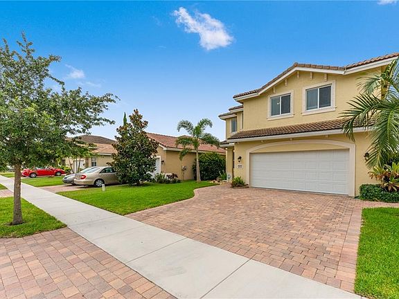 3rd image of 2665 SW Gallery Cir