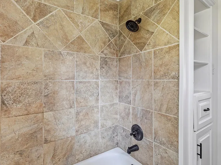 2033 Carolyn Ln — Photo 13